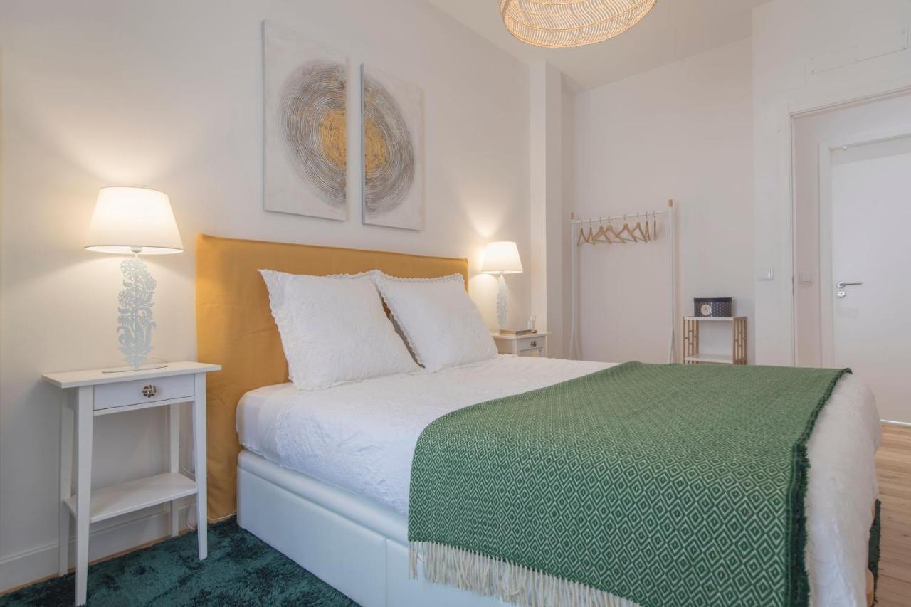 Lovelystay - Sunny Flat W/ Balcony Overseeing Graca And River 리스본 외부 사진