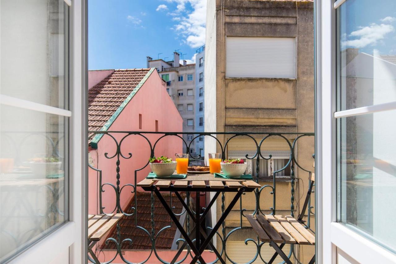 Lovelystay - Sunny Flat W/ Balcony Overseeing Graca And River 리스본 외부 사진