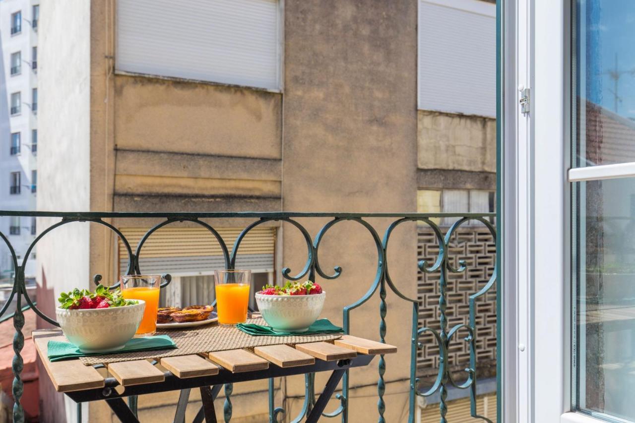 Lovelystay - Sunny Flat W/ Balcony Overseeing Graca And River 리스본 외부 사진