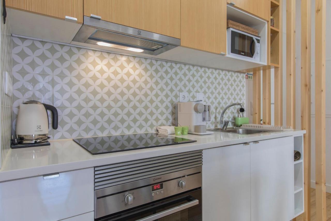 Lovelystay - Sunny Flat W/ Balcony Overseeing Graca And River 리스본 외부 사진